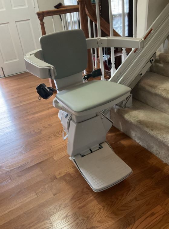 Bruno-Elan-stairlift-in-Baltimore-home-installed-by-Lifeway-Mobility.JPG