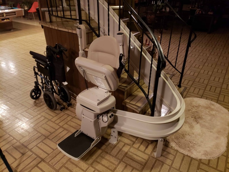 Bruno Elite curved rail stairlift folded at bottom of stairs in Wilmette home