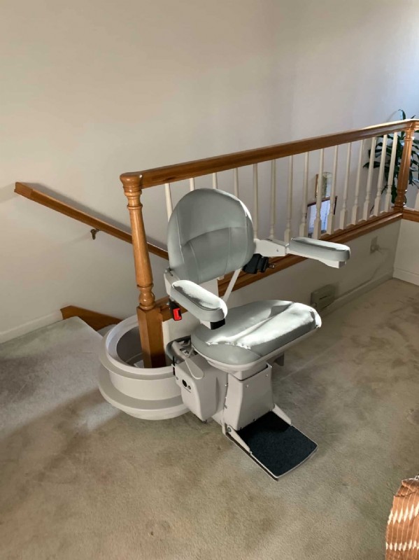 curved stairlift with rail overrun in San Jose home