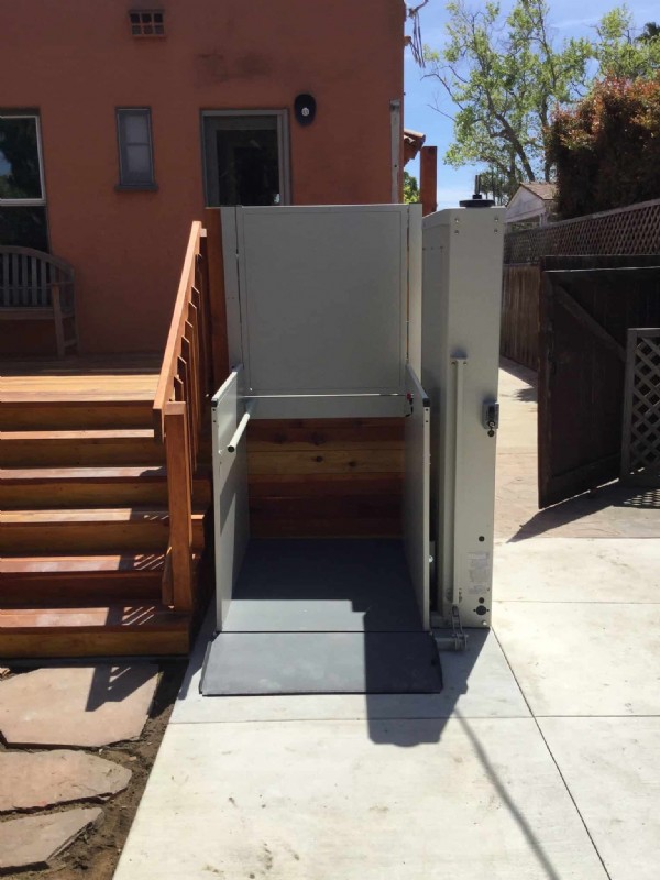 residential wheelchair lift installed for deck access outside of Los Angeles home