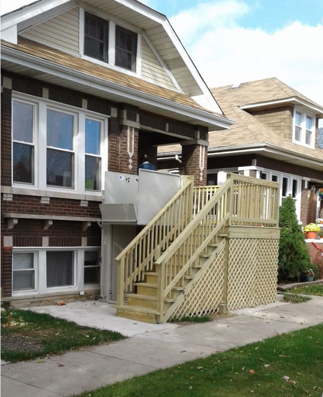 Wheelchair-Lift-installed-by-EHLS-at-the-front-of-home-in-Cicero-Illinois.jpg